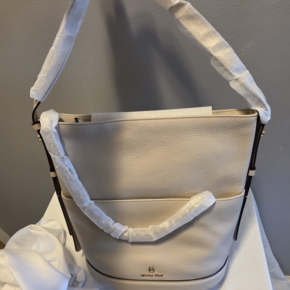 BRAND NEW Michael Kors Cream Leather Women's Bag